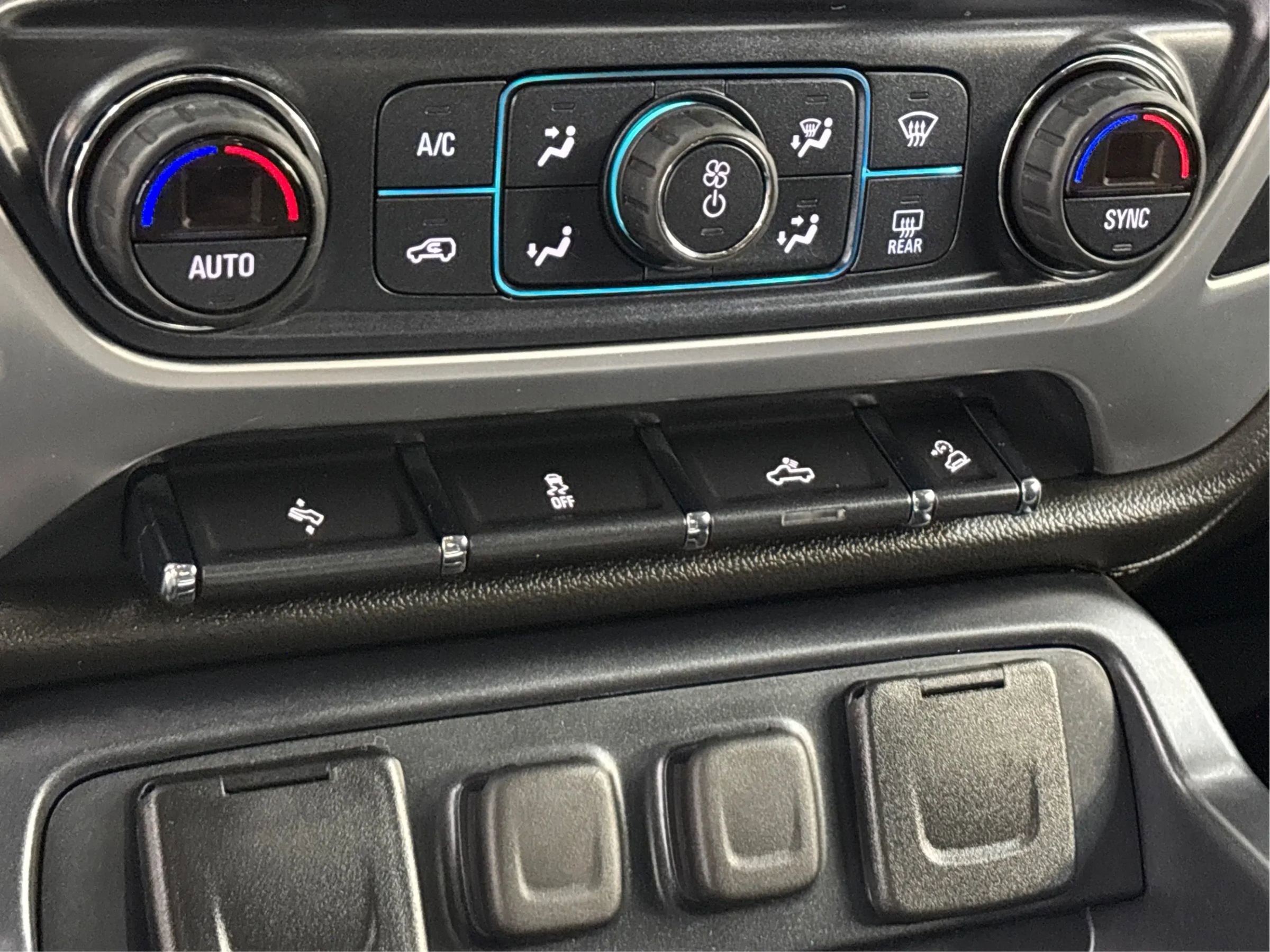 Used 2017 GMC Sierra 1500 SLT w/ SLT Premium Package image 38