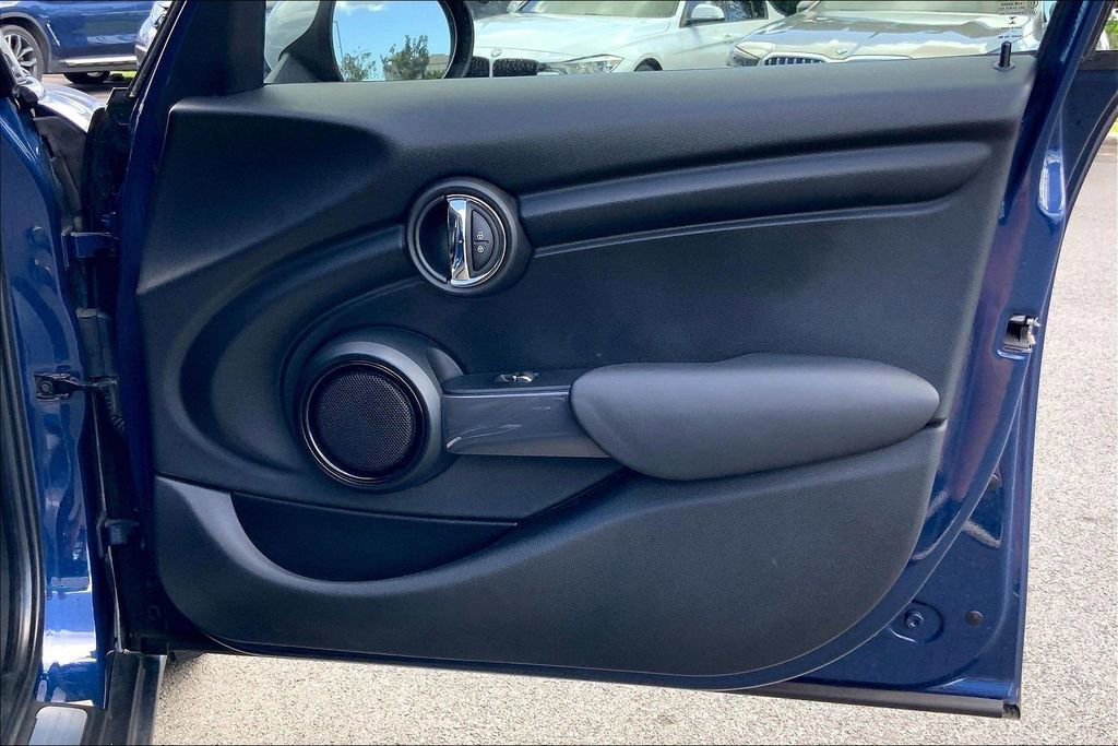 Used 2018 MINI Cooper 4-Door Hardtop image 23