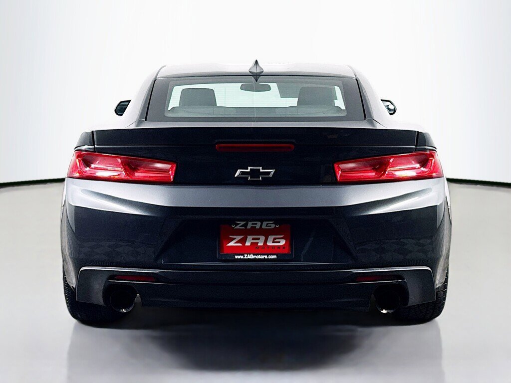 Used 2016 Chevrolet Camaro LT w/ Technology Package image 4
