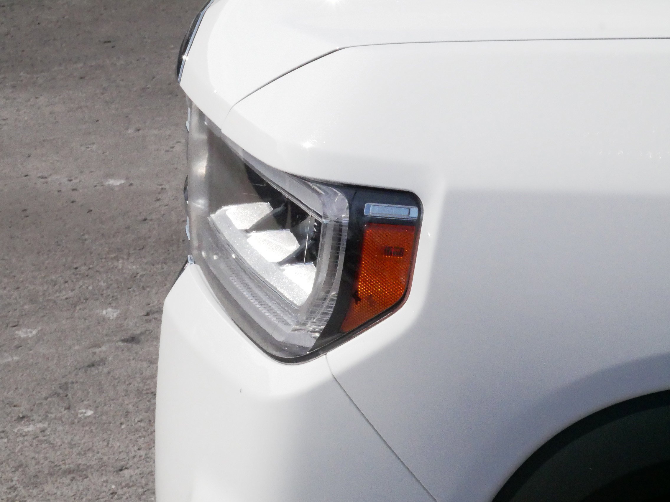 Used 2023 GMC Acadia SLT image 16