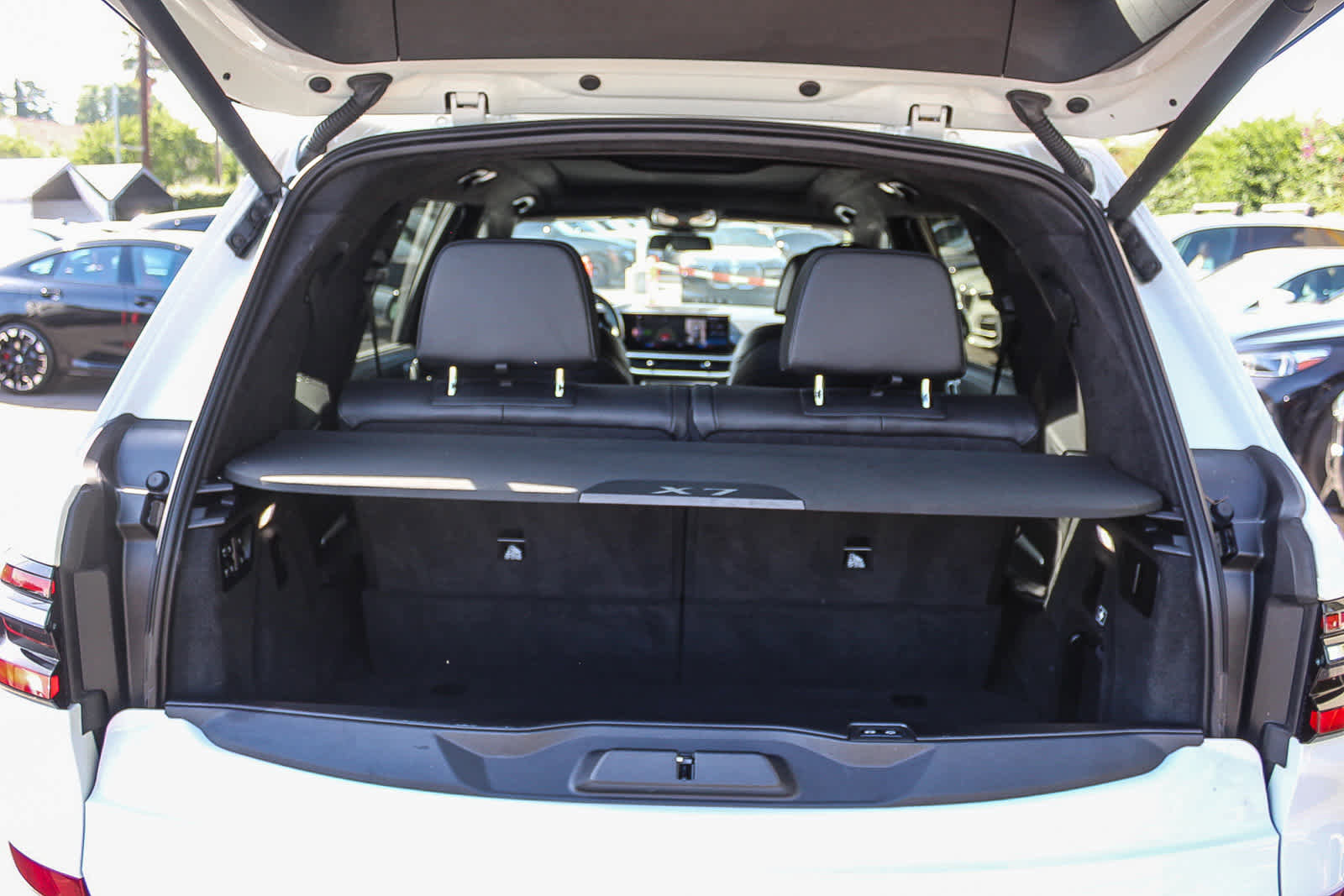 Certified 2023 BMW X7 xDrive40i w/ M Sport Package image 25