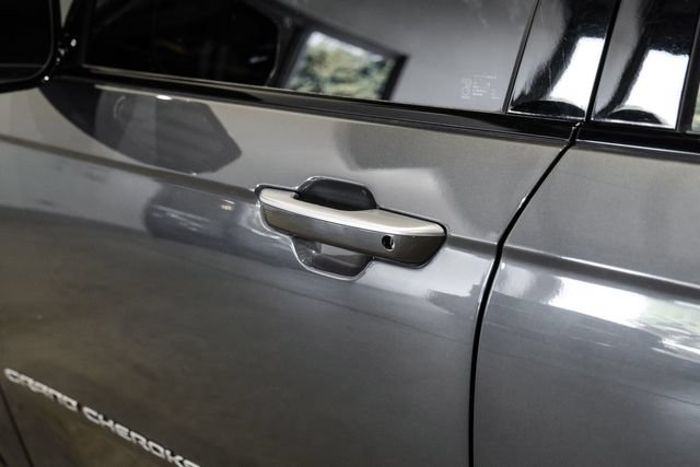 Used 2023 Jeep Grand Cherokee L Summit AWD/4WD image 35