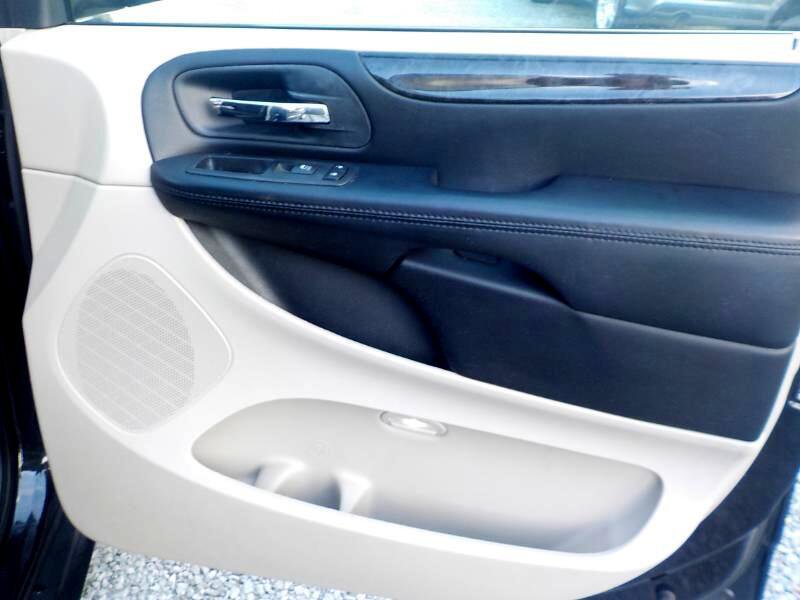 Used 2016 Dodge Grand Caravan SXT image 24
