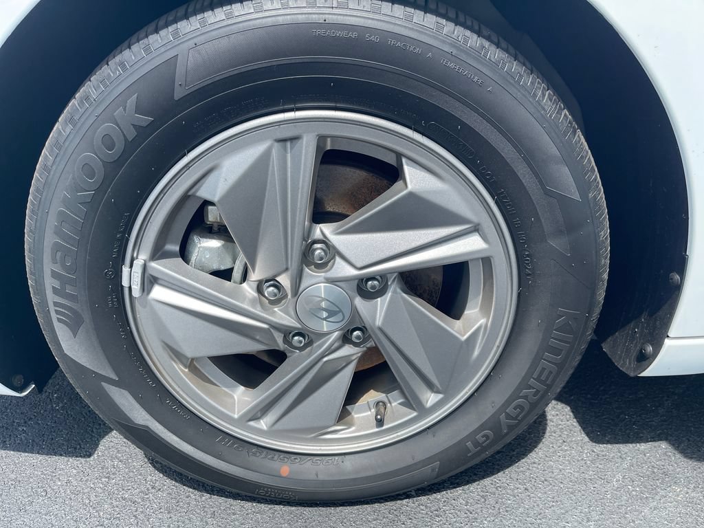 Used 2025 Hyundai Elantra SE FWD image 10