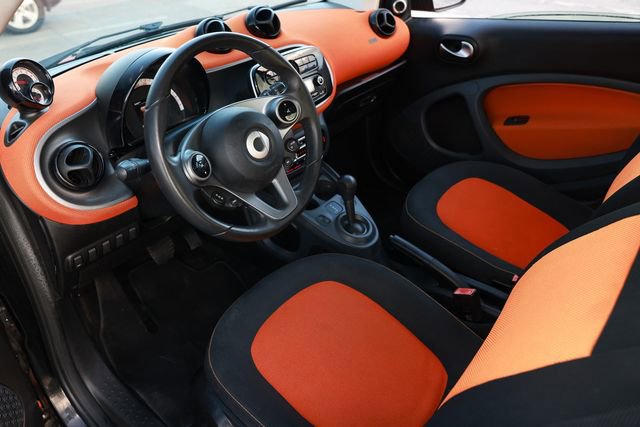 Used 2016 smart fortwo passion image 6