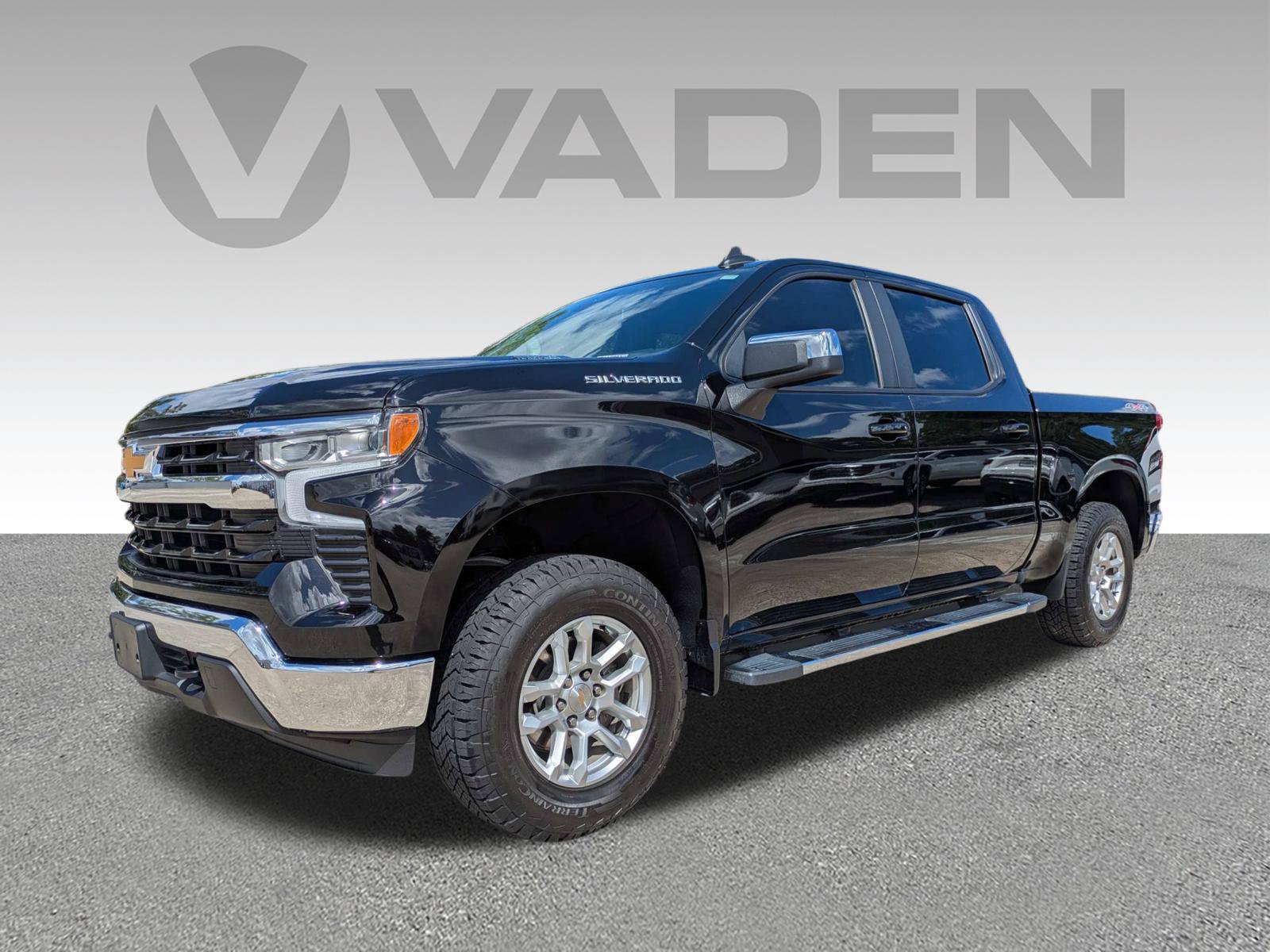 Used 2025 Chevrolet Silverado 1500 LT AWD/4WD image 2