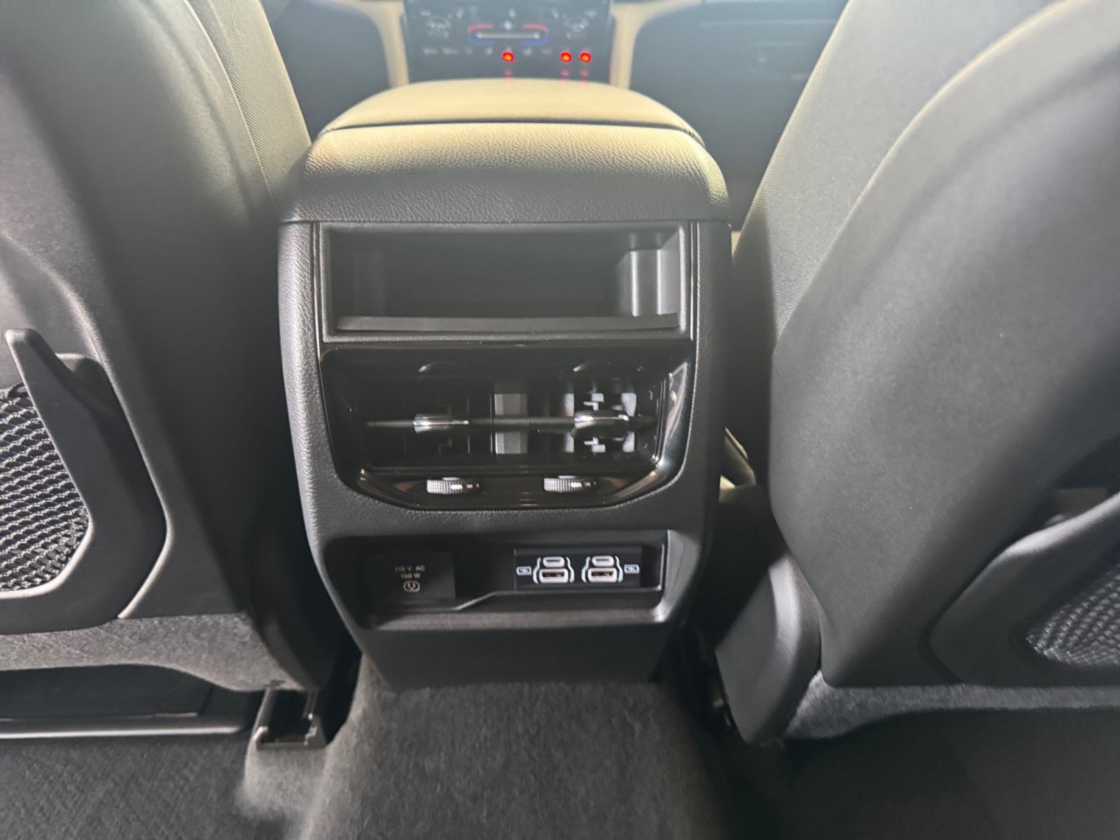 Used 2025 Jeep Grand Cherokee Laredo w/ Luxury Tech Group I AWD/4WD image 27