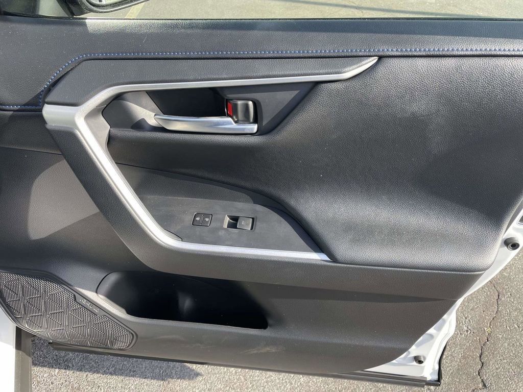 Used 2025 Toyota RAV4 XSE AWD/4WD image 45