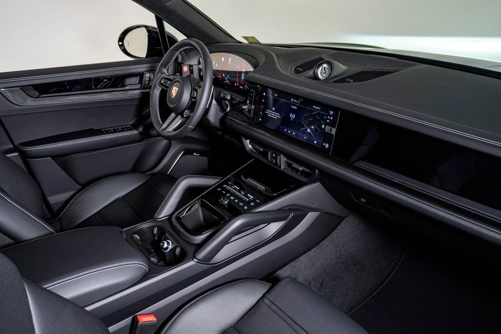 New 2026 Porsche Cayenne GTS image 14