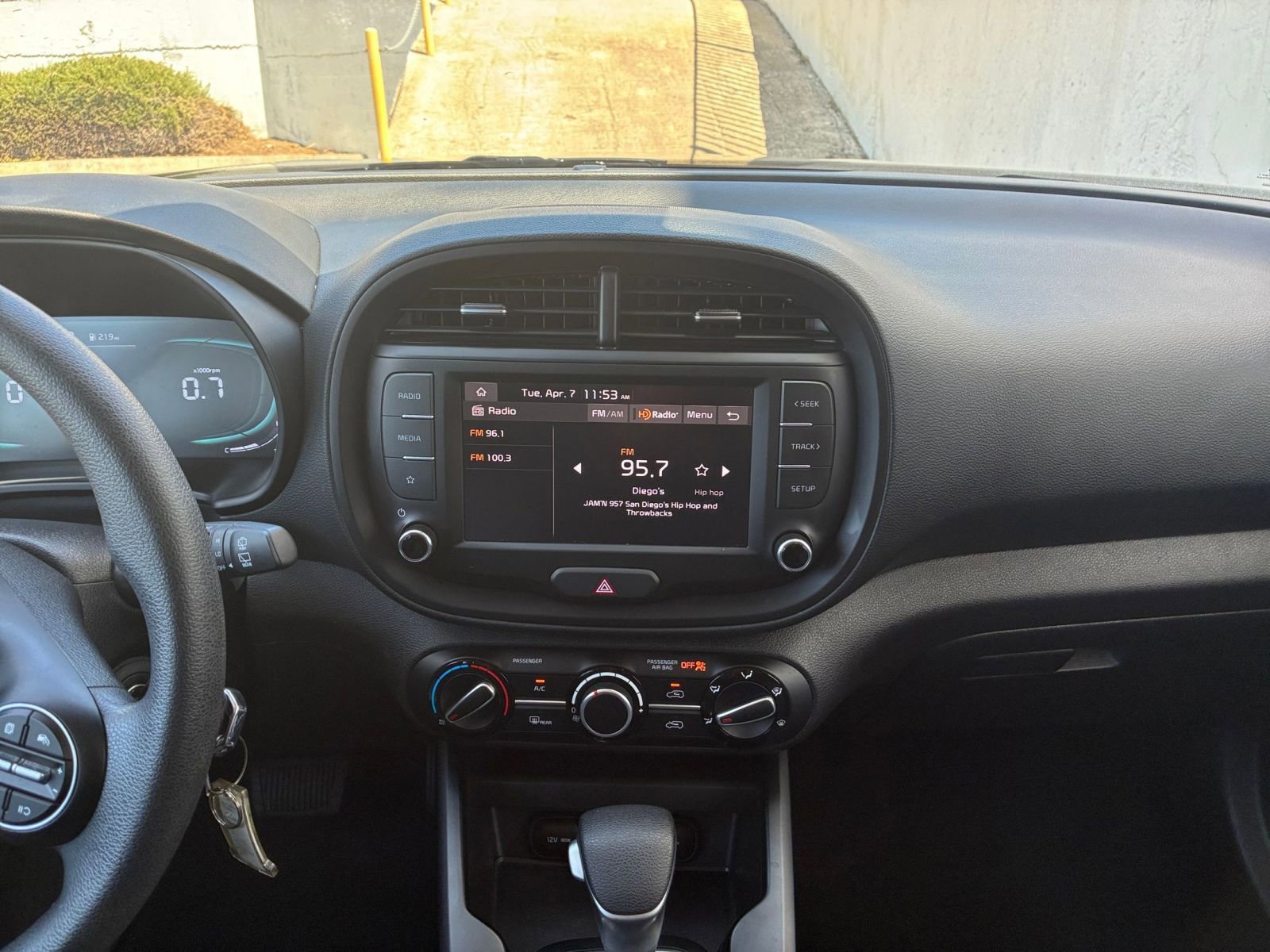 Used 2025 Kia Soul LX w/ LX Technology Package image 17