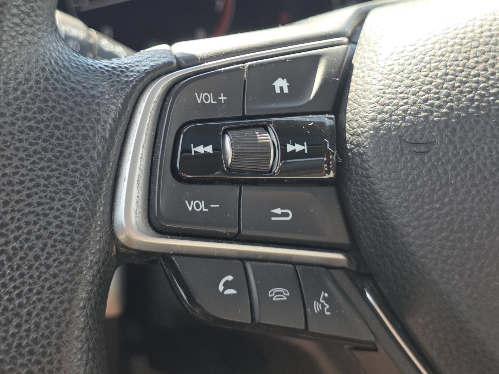 Used 2018 Honda Accord EX image 31