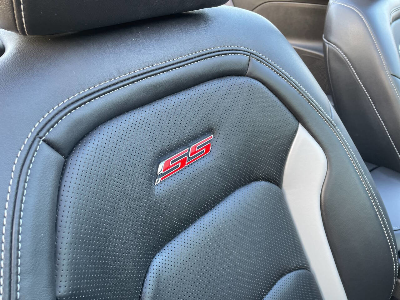 Used 2016 Chevrolet Camaro SS image 9