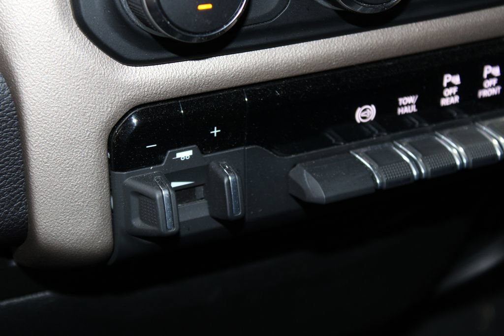 Used 2022 RAM 2500 Laramie AWD/4WD image 32