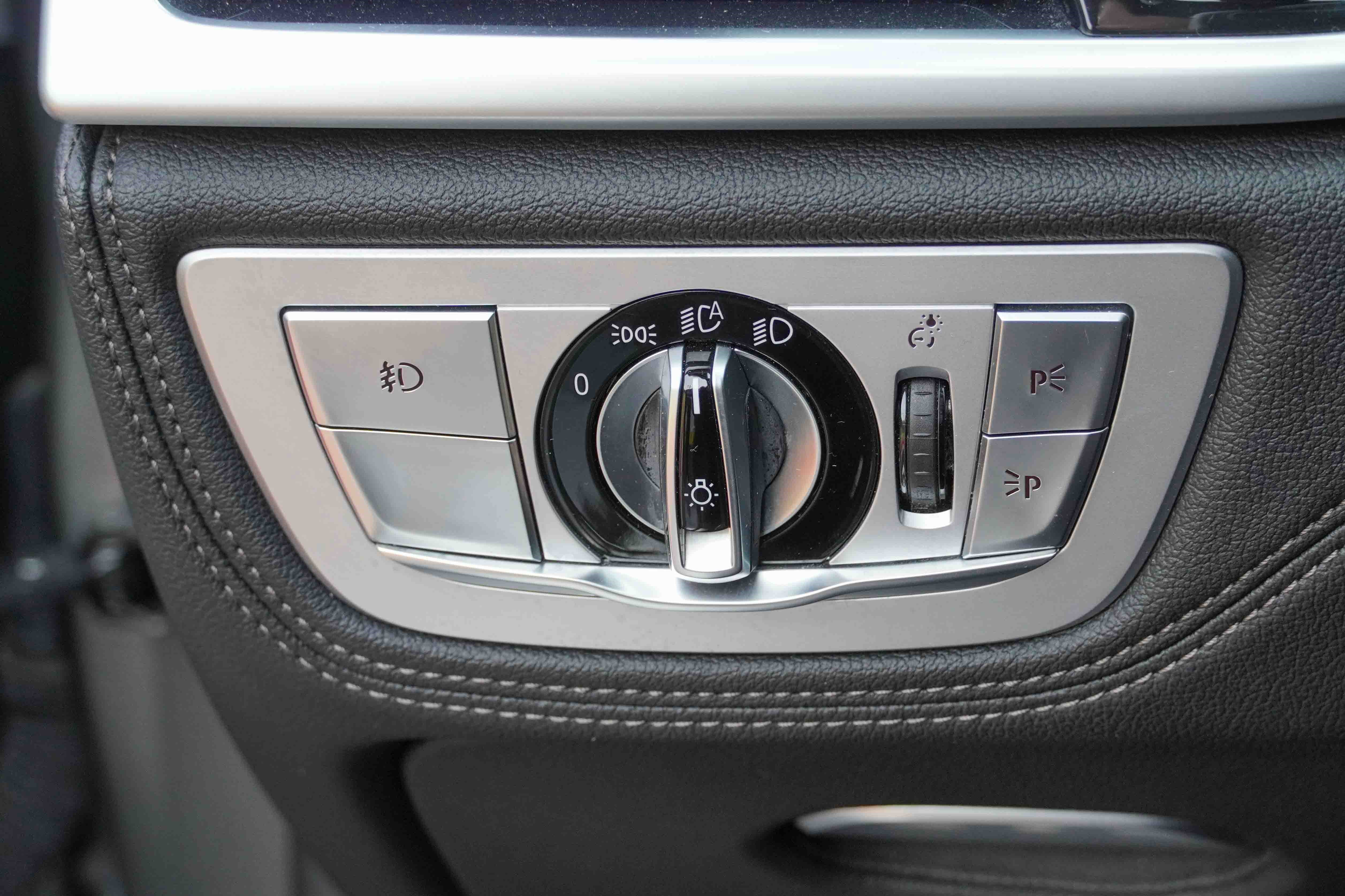 Used 2019 BMW 740i w/ Executive Package image 18