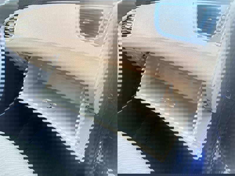 Used 2013 Hyundai Elantra GLS w/ Preferred Pkg image 23