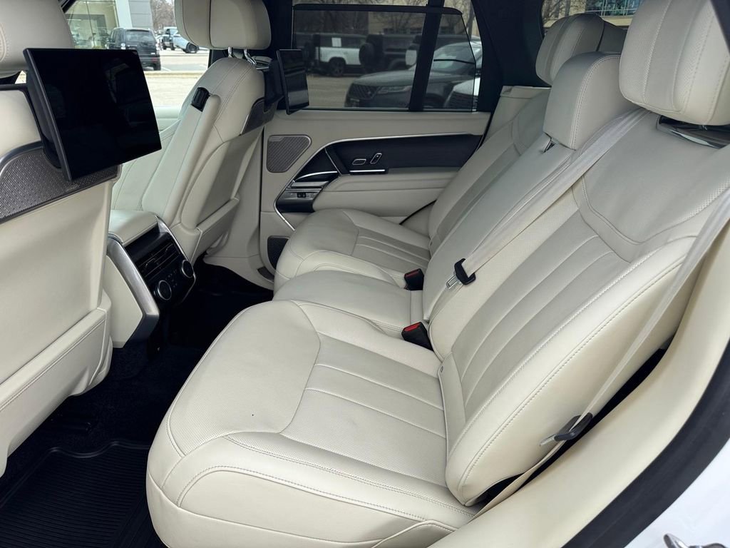 Certified 2024 Land Rover Range Rover Autobiography image 9