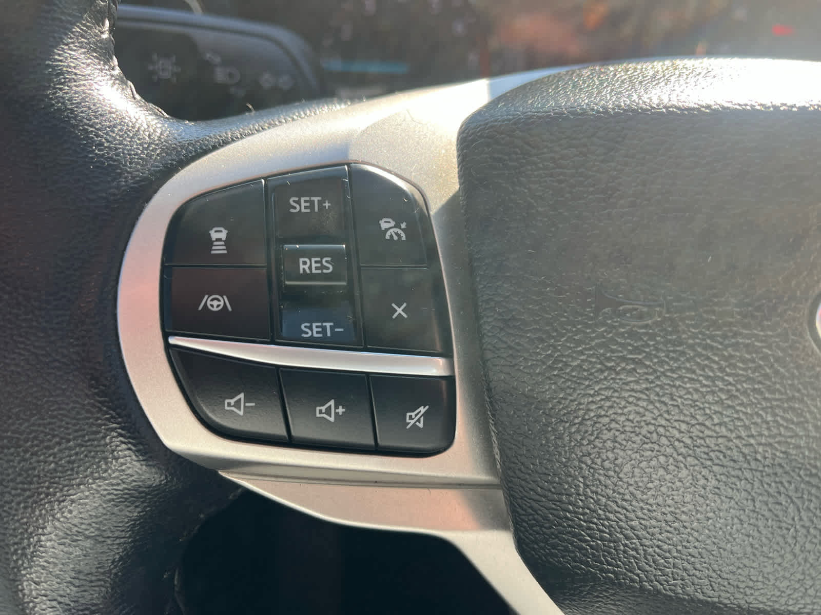 Used 2022 Ford Explorer XLT w/ Equipment Group 202A image 36