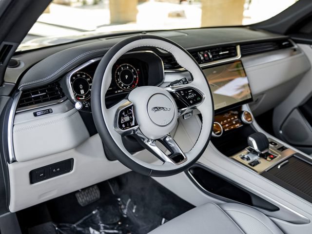 Certified 2025 Jaguar F-PACE R-Dynamic S AWD/4WD image 16