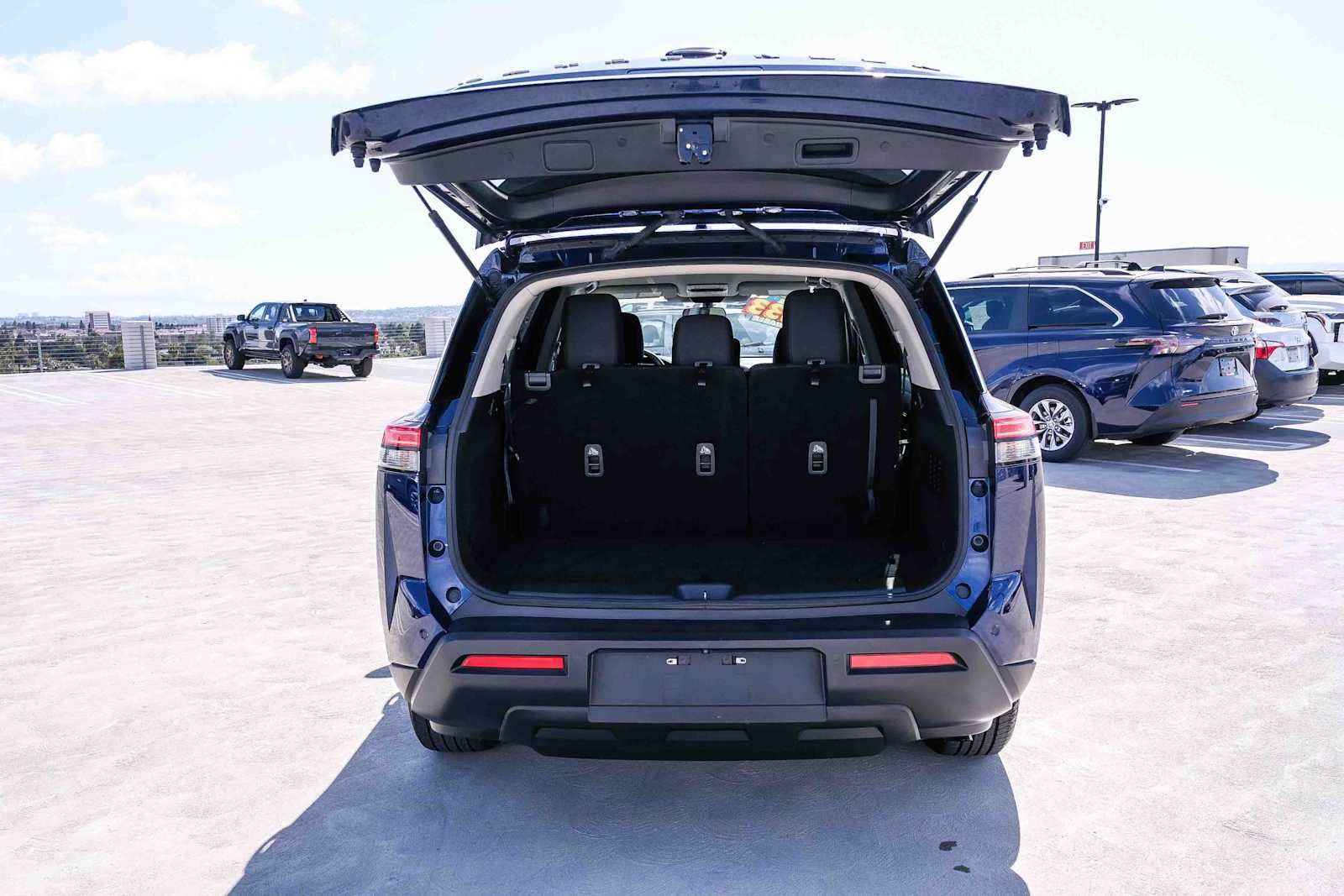 Used 2024 Nissan Pathfinder SV FWD image 25