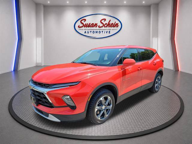 Used 2025 Chevrolet Blazer LT AWD/4WD image 1