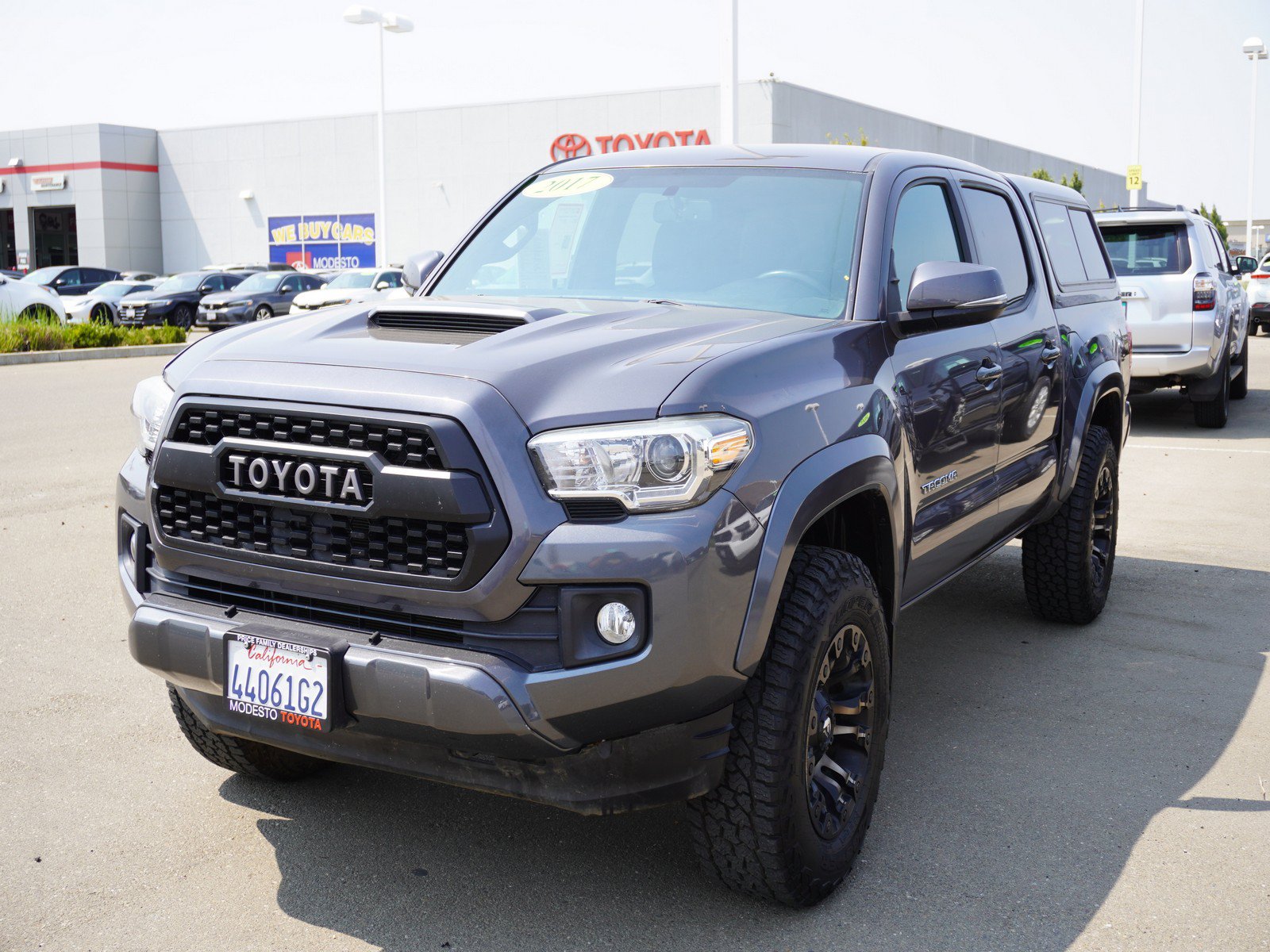 Used 2017 Toyota Tacoma TRD Sport w/ Tow Package (A/T) AWD/4WD image 7