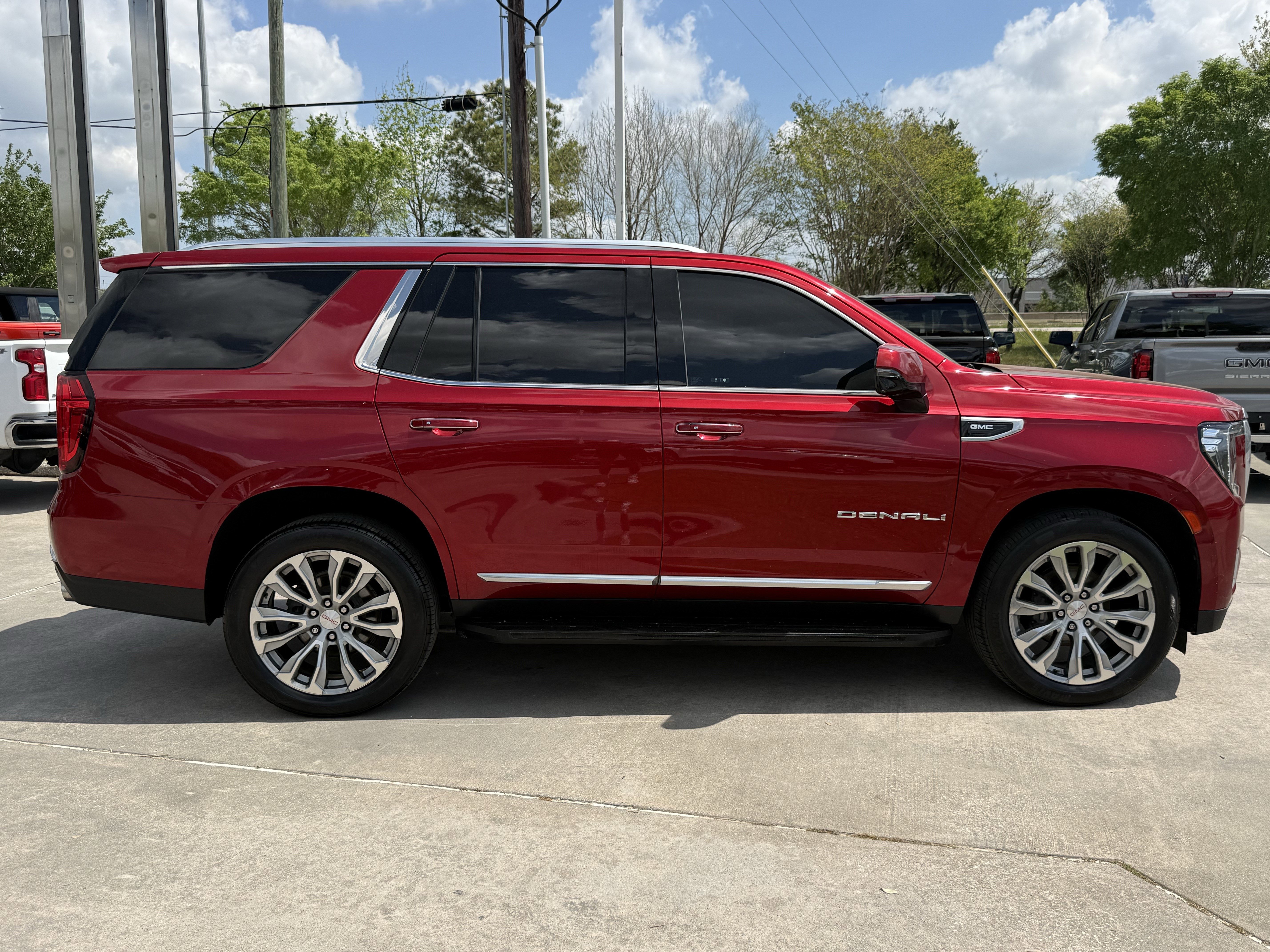 Used 2021 GMC Yukon Denali image 3