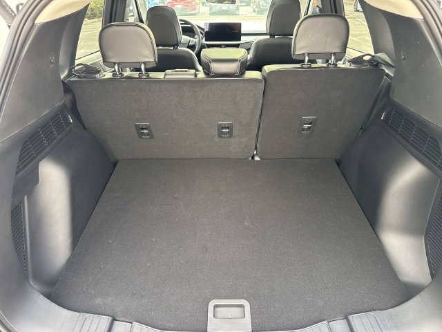 New 2025 Ford Escape SE w/ Class II Trailer Tow Package FWD image 35