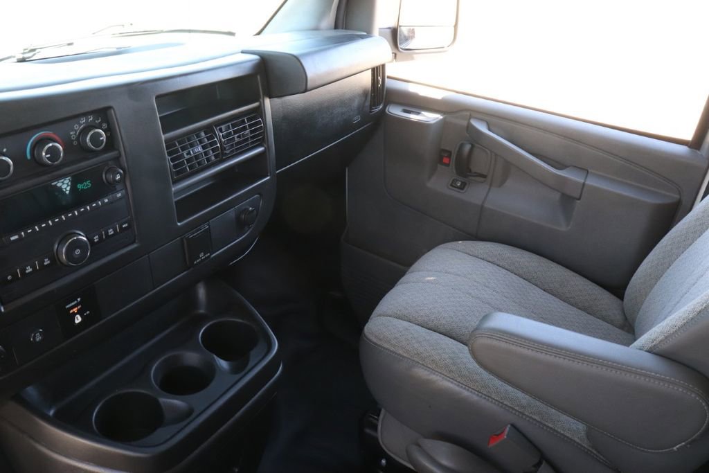 Used 2017 GMC Savana 2500 image 12