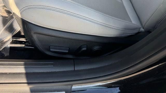 Used 2023 Genesis G70 2.0T image 32