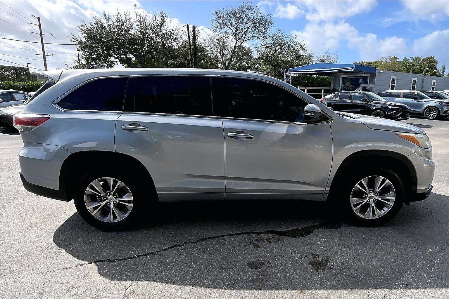 Used 2015 Toyota Highlander Plus FWD image 31