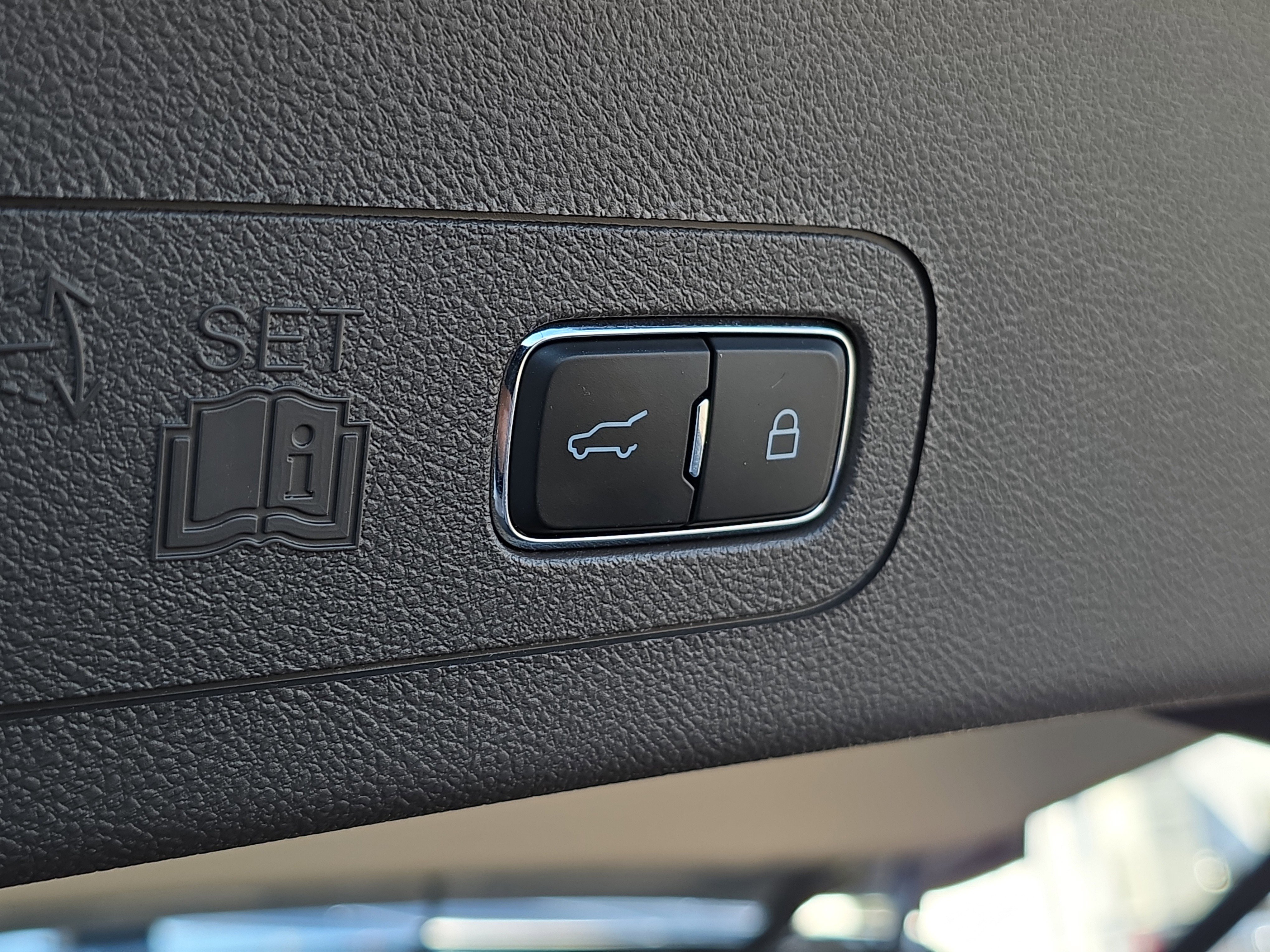 Used 2023 Lincoln Aviator 2WD w/ Elements Package image 9