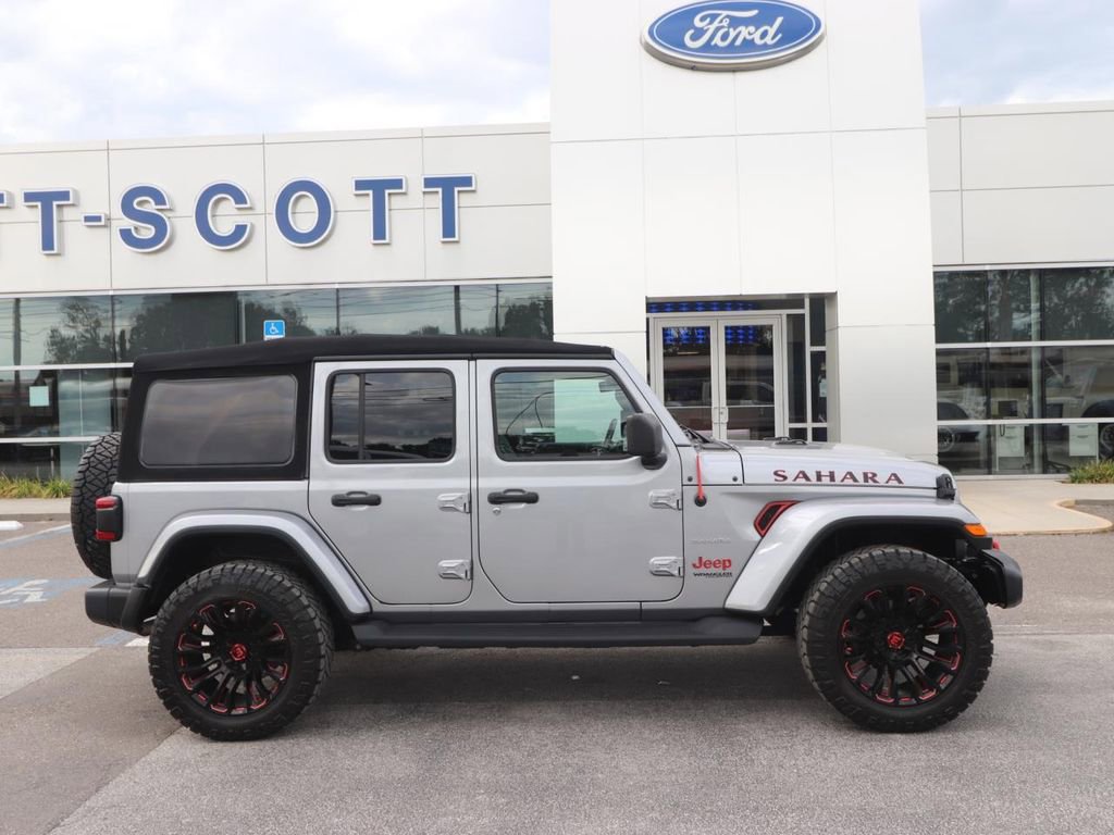 Used 2021 Jeep Wrangler Unlimited Sahara AWD/4WD image 17