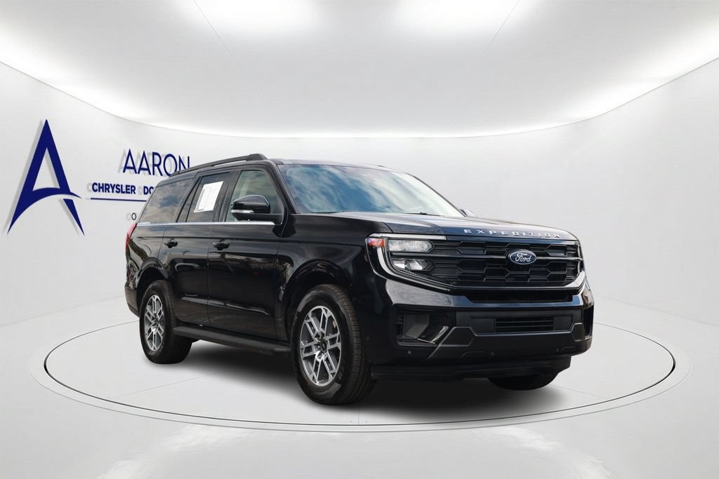 Used 2025 Ford Expedition Active RWD image 3