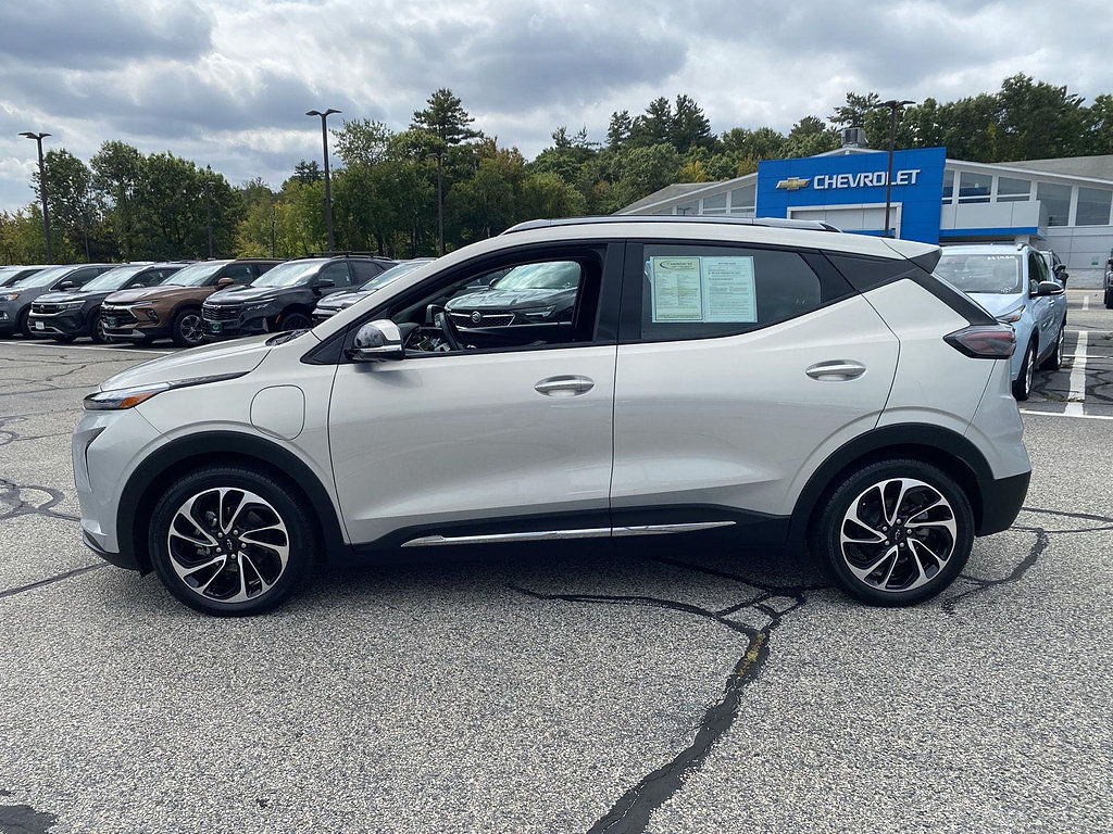Certified 2023 Chevrolet Bolt EUV Premier w/ Sun & Sound Package FWD image 5