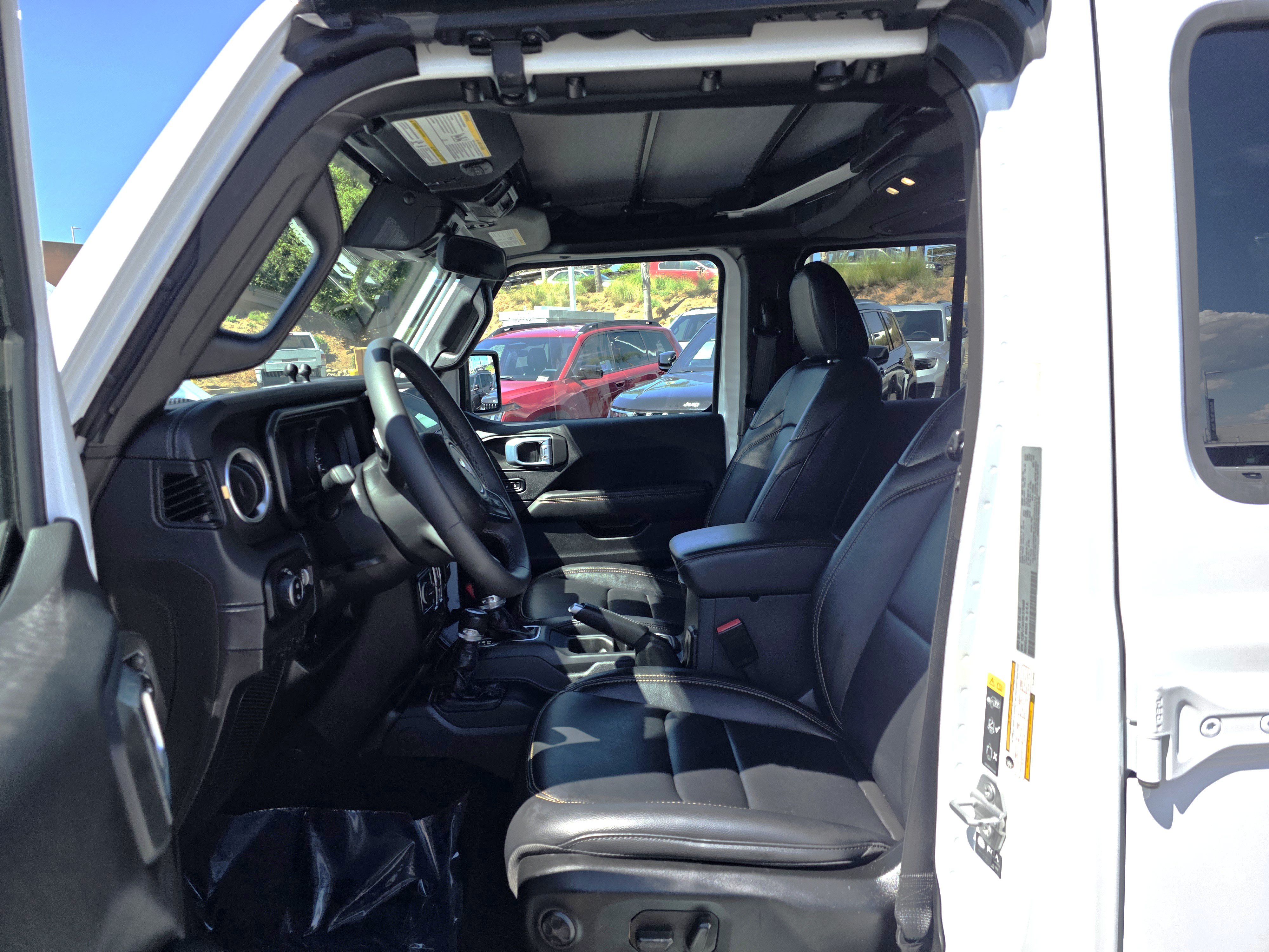 Certified 2025 Jeep Gladiator Sport AWD/4WD image 10