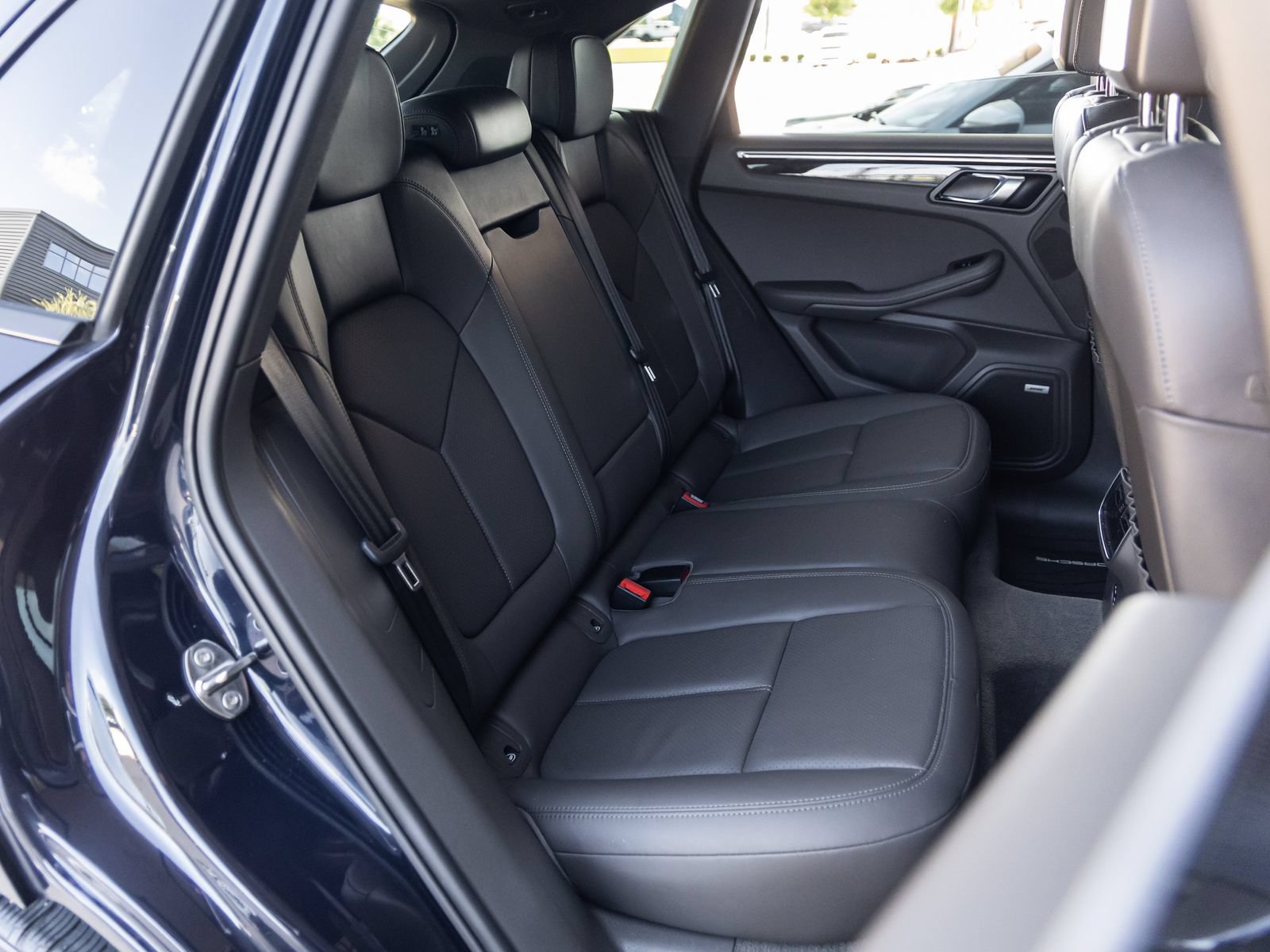 Certified 2021 Porsche Macan AWD/4WD image 36