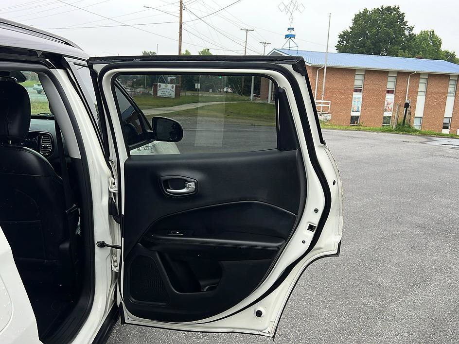 Used 2018 Jeep Compass Latitude w/ Popular Equipment Group FWD image 29