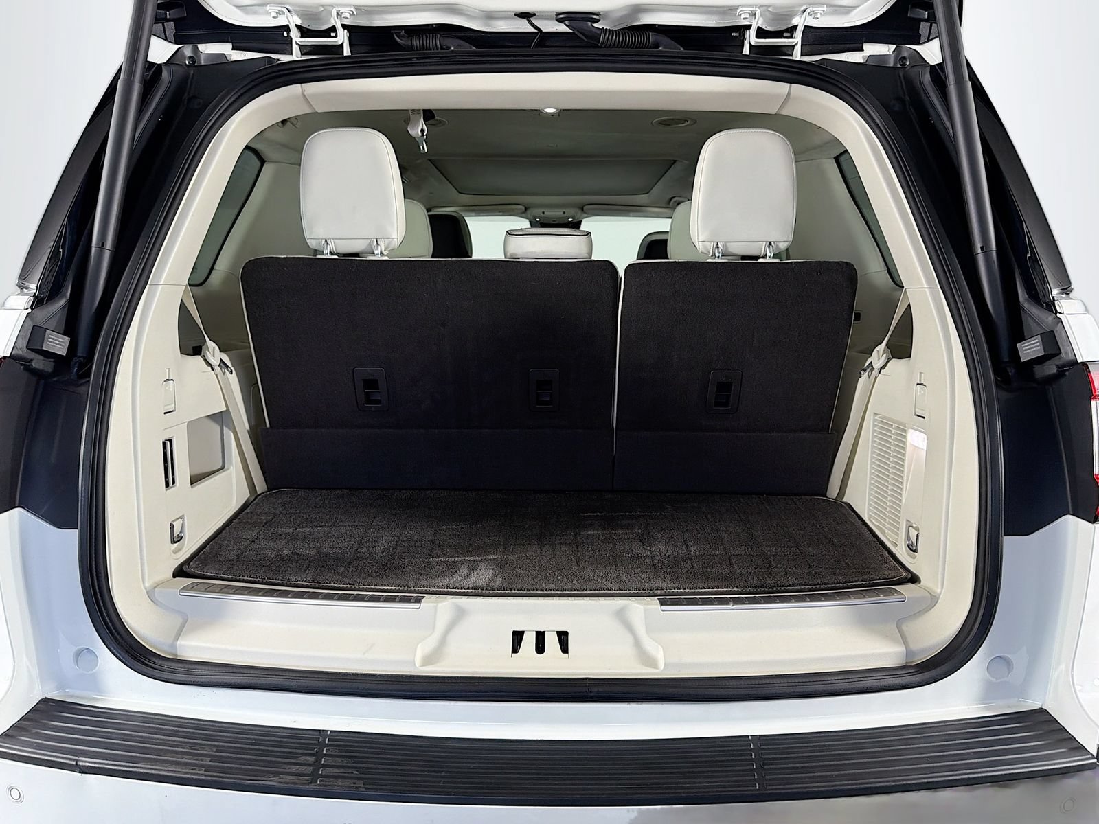 Used 2021 Lincoln Navigator Black Label w/ Cargo Convenience Package AWD/4WD image 27