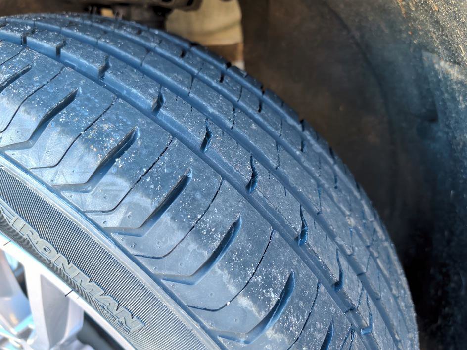 Used 2024 GMC Terrain SLT image 29