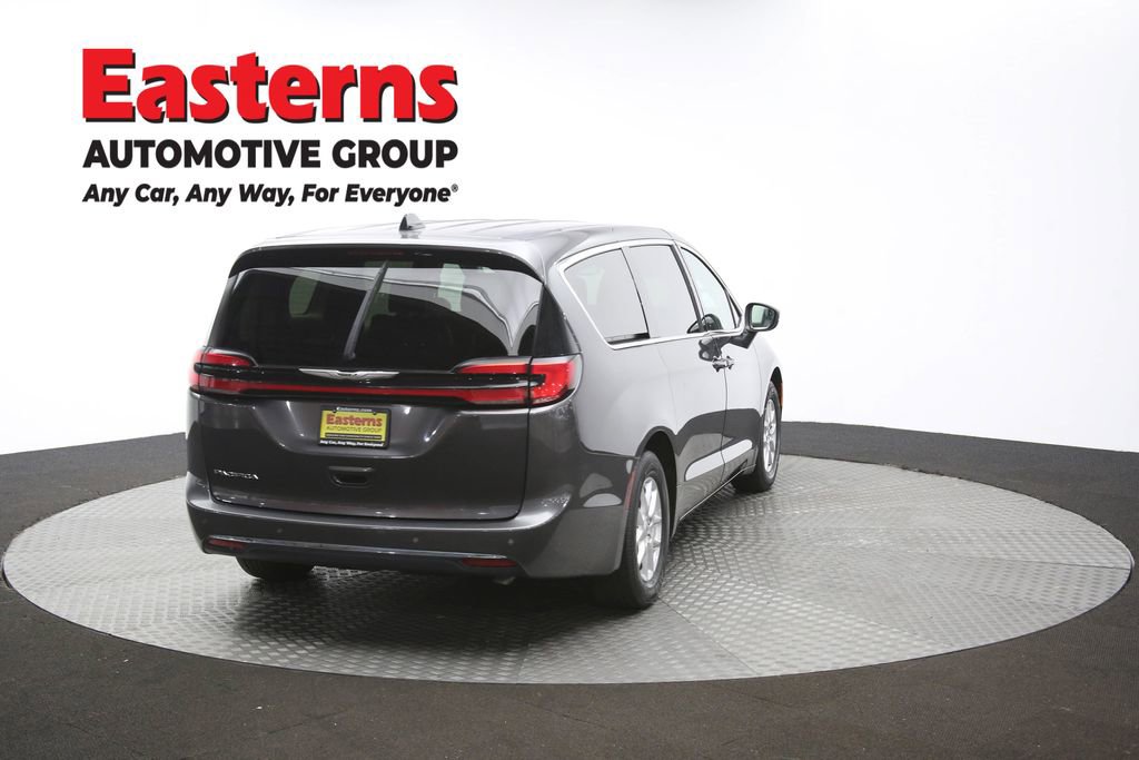 Used 2023 Chrysler Pacifica Touring-L image 43