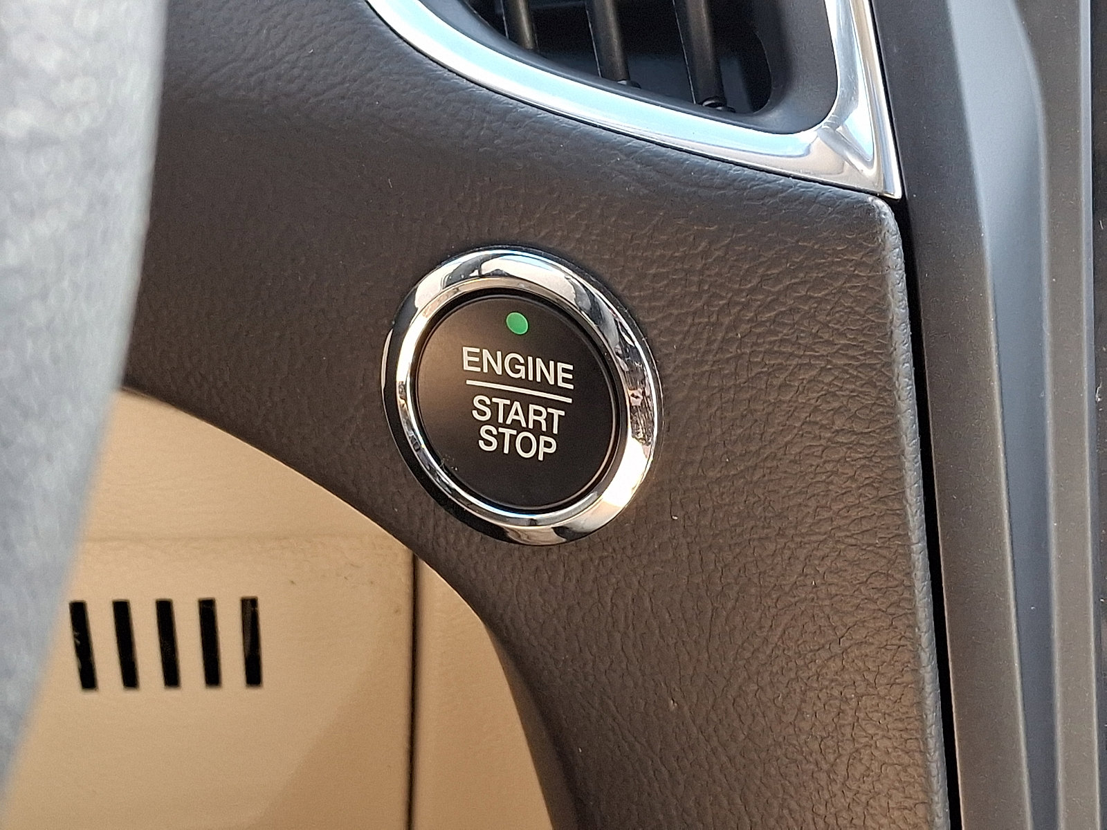 Used 2022 Ford Edge Titanium w/ Cargo Accessory Package image 30