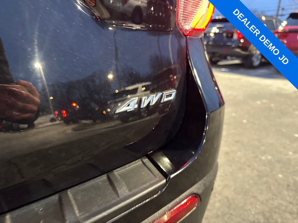 Used 2023 Ford Explorer XLT w/ Equipment Group 202A image 9