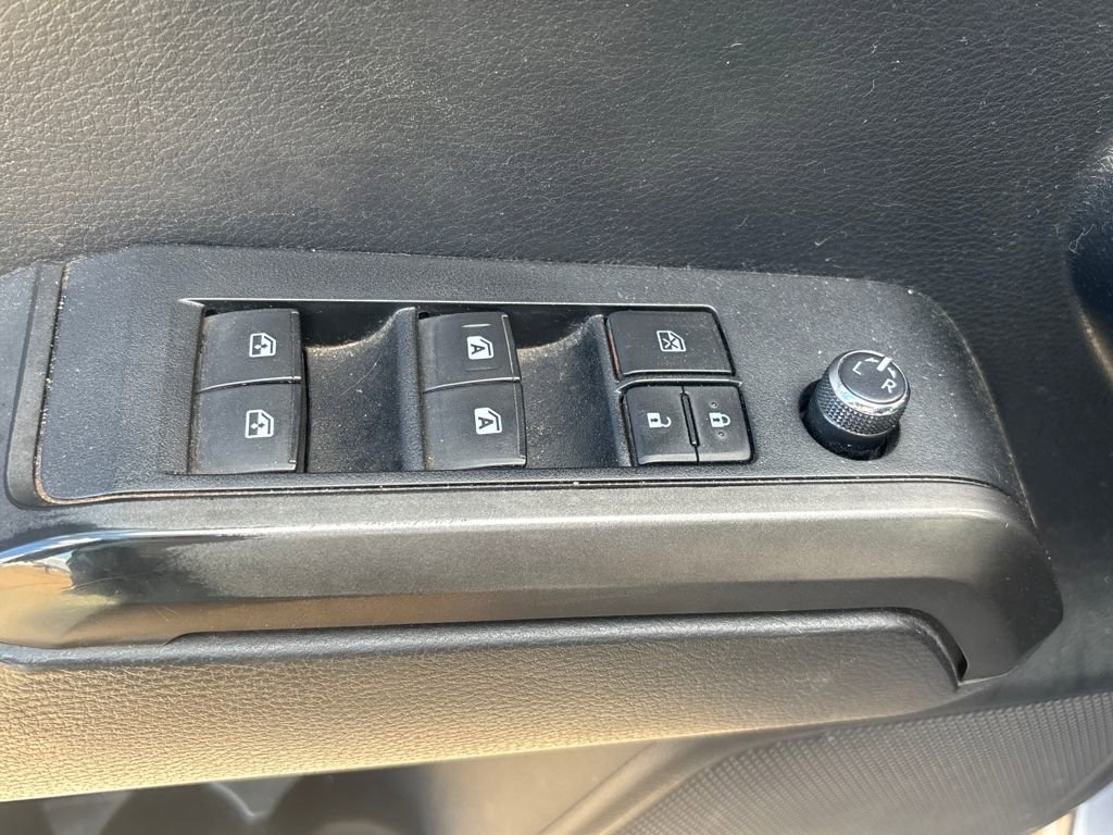 Used 2018 Toyota Tacoma TRD Sport w/ Technology Package image 6