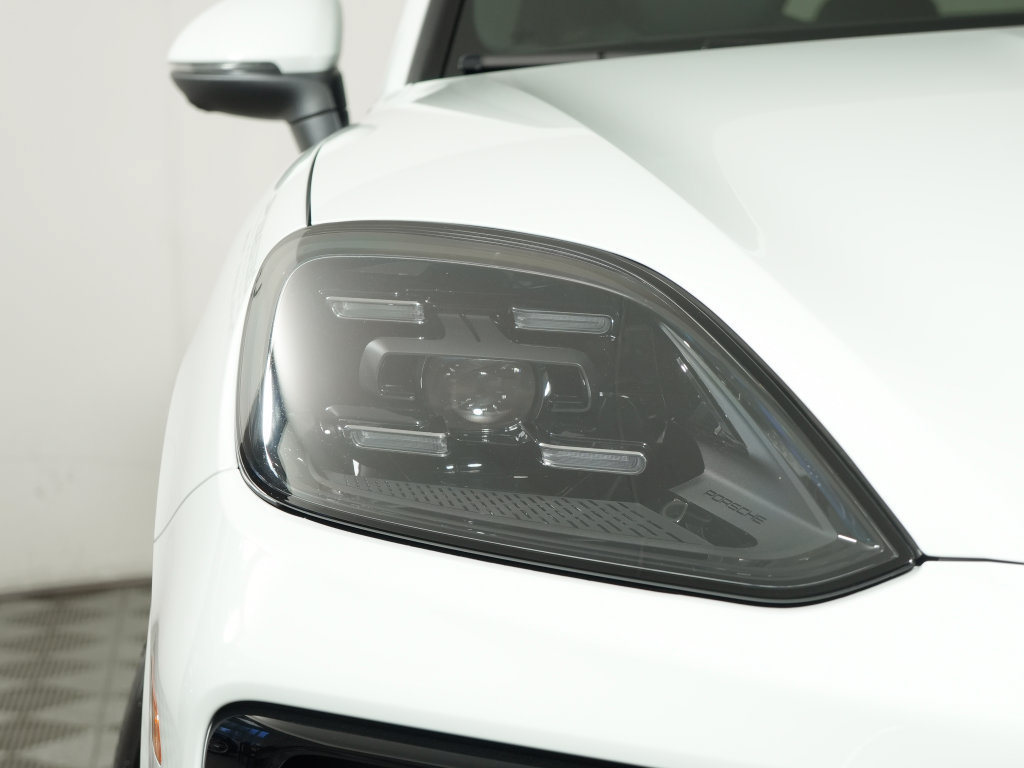 New 2026 Porsche Cayenne Coupe AWD/4WD image 11