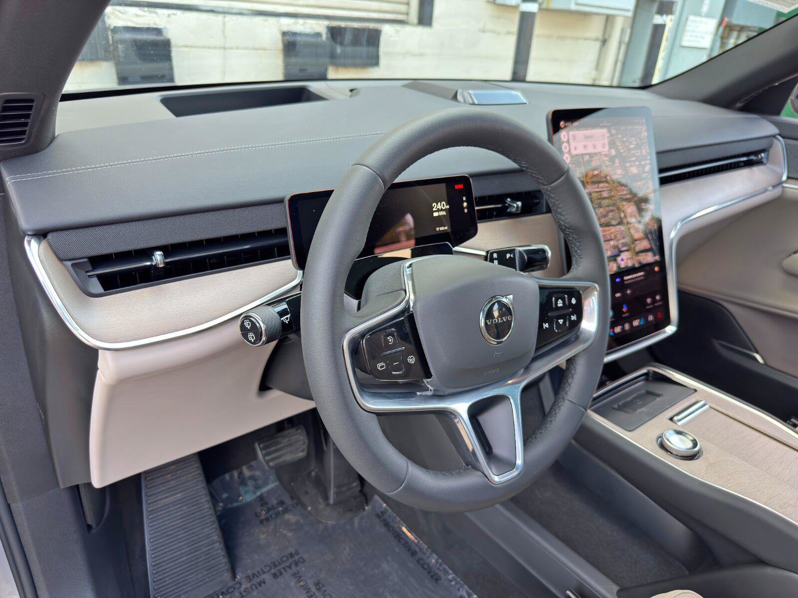 Used 2025 Volvo EX90 Ultra AWD/4WD image 13