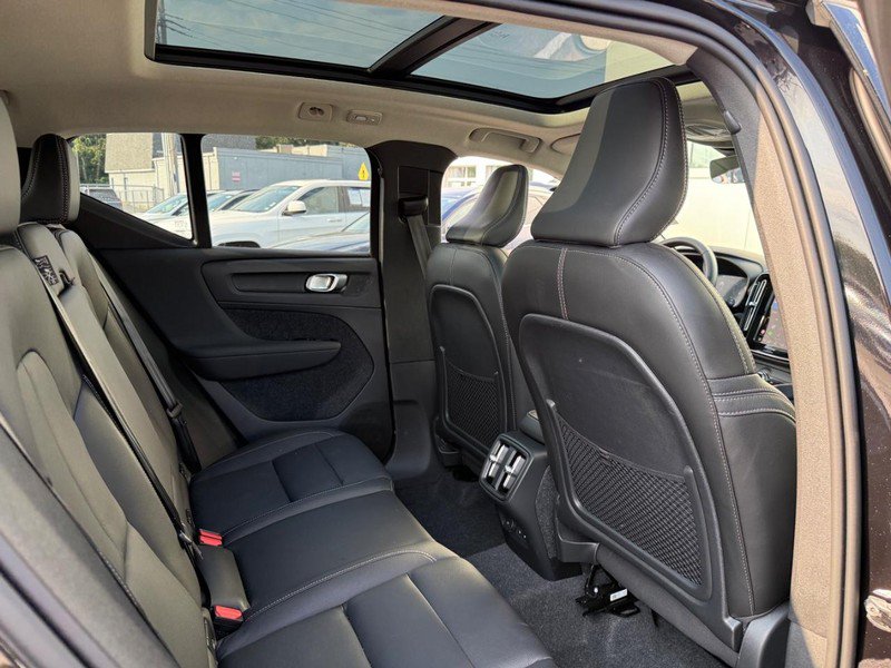 Used 2026 Volvo XC40 B5 Plus AWD/4WD image 11