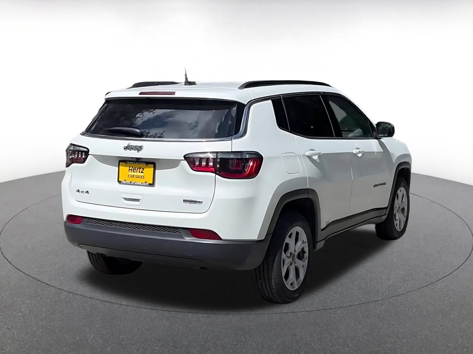 Used 2025 Jeep Compass Latitude AWD/4WD image 15