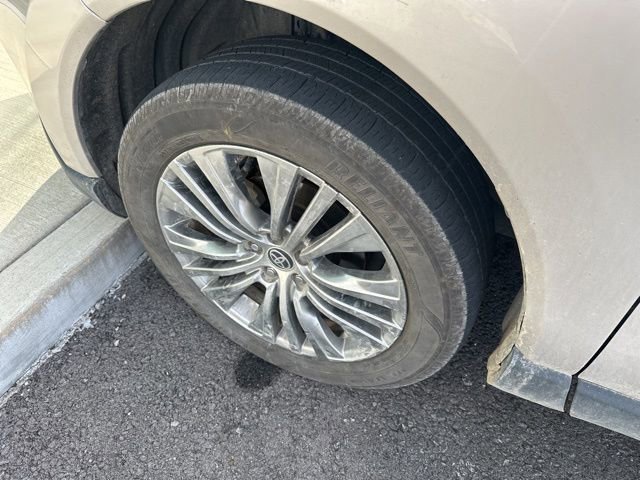 Used 2022 Toyota Venza Limited image 2