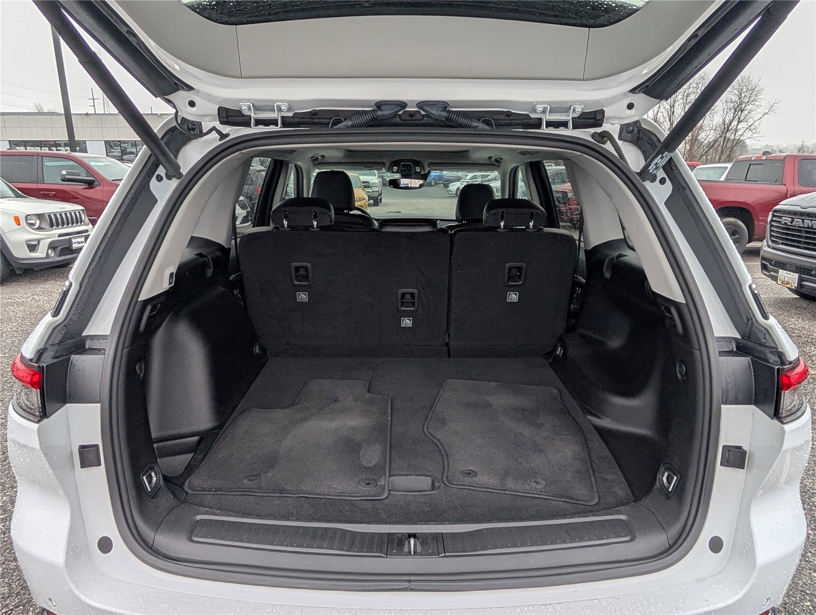 Used 2024 Jeep Grand Cherokee Limited image 12