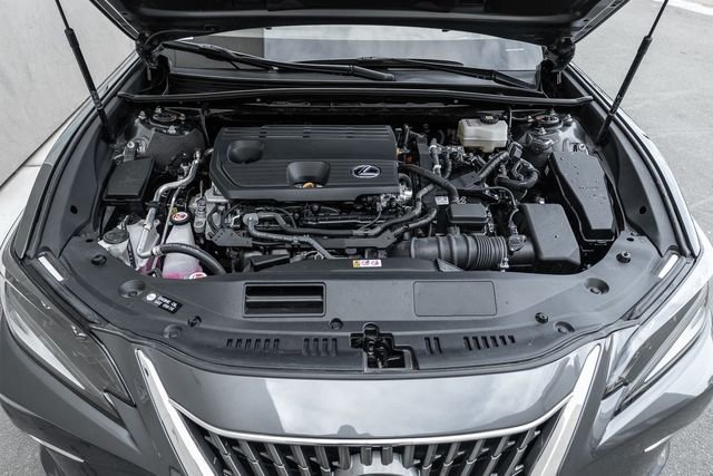 Used 2024 Lexus ES 300h w/ Luxury Package image 15